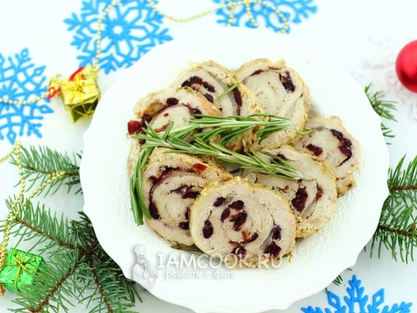 Мясной рулет с вяленой клюквой, рецепт с фото
