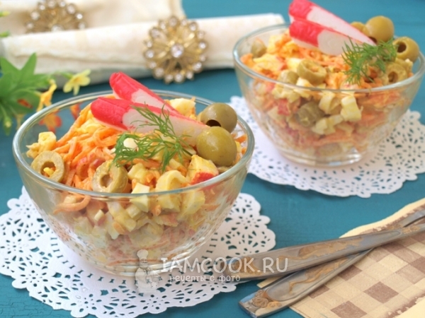 Праздничный салат с крабовыми палочками и корейской морковью, рецепт с фото
