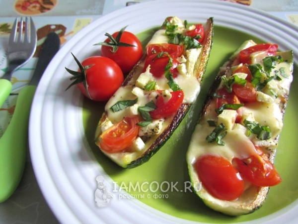 Цукини запеченные с моцареллой и черри, рецепт с фото