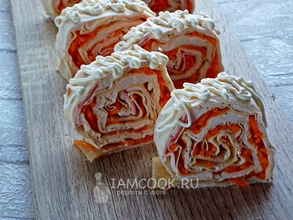 Лаваш с крабовыми палочками и корейской морковкой, рецепт с фото