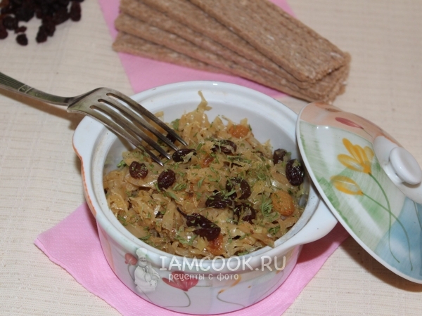 Капуста тушеная с яблоками, рецепт с фото