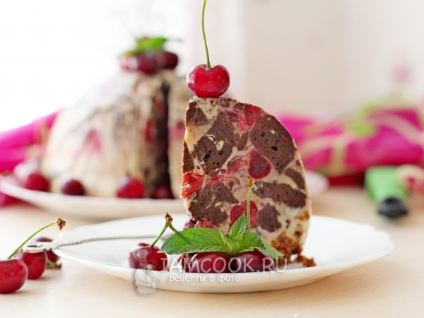 Десерт из брауни, вишни и маскарпоне, рецепт с фото