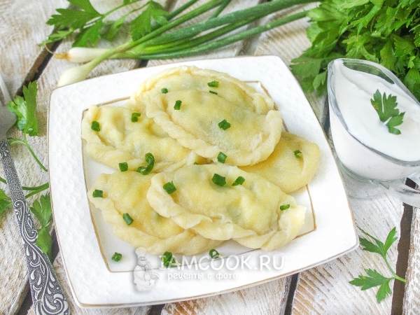 Вареники с творогом и зеленым луком, рецепт с фото