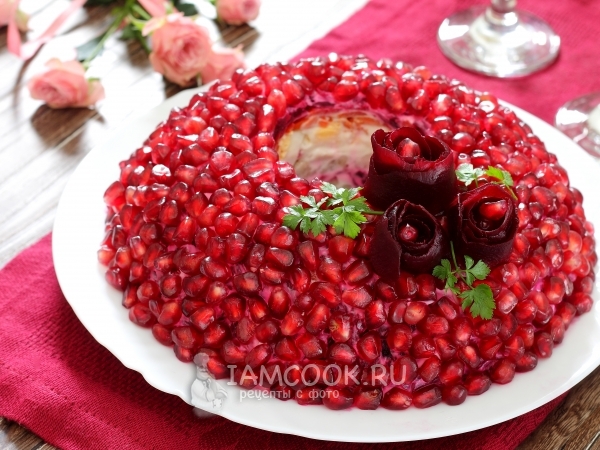 Салат «Гранатовый браслет» с курицей, рецепт с фото