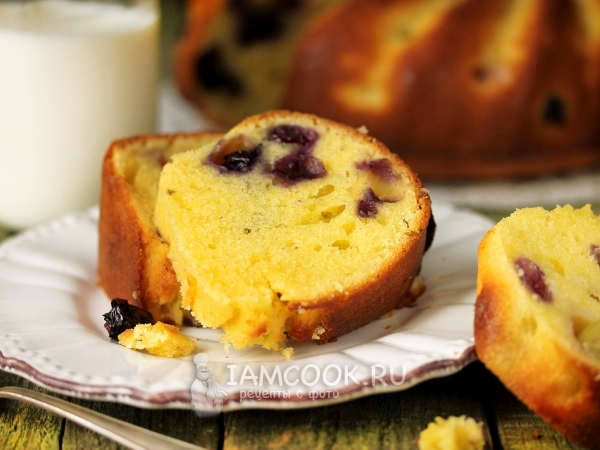Кекс на кефире с виноградом и голубикой, рецепт с фото