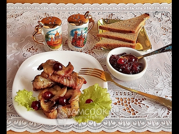 Судак с грибами и клюквой, рецепт с фото