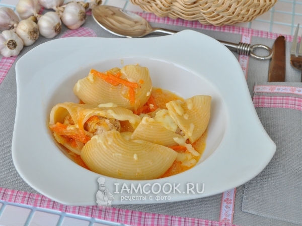 Лумакони фаршированные в овощном соусе, рецепт с фото