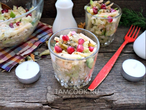 Зеленый салат с маринованным кальмаром, рецепт с фото