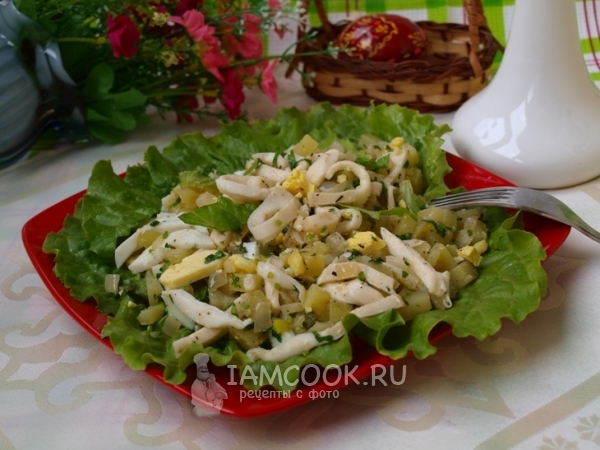 Салат из консервированных кальмаров, рецепт с фото