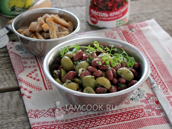Салат с фасолью и оливками, рецепт с фото