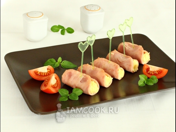Рулетики с ветчиной, сыром и чесноком, рецепт с фото