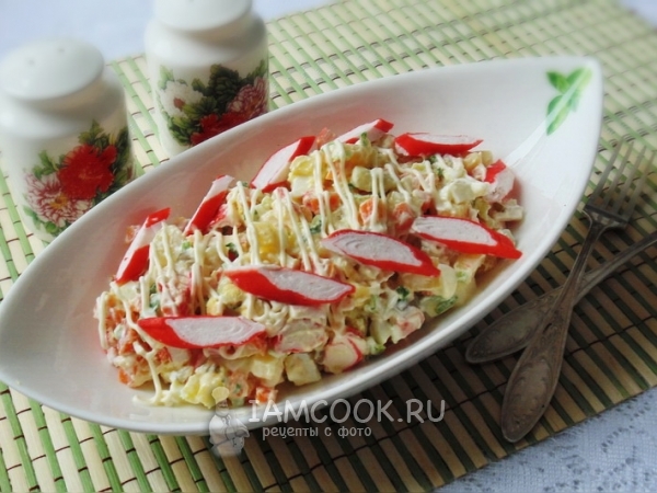Салат из крабовых палочек с яйцами и картофелем, рецепт с фото