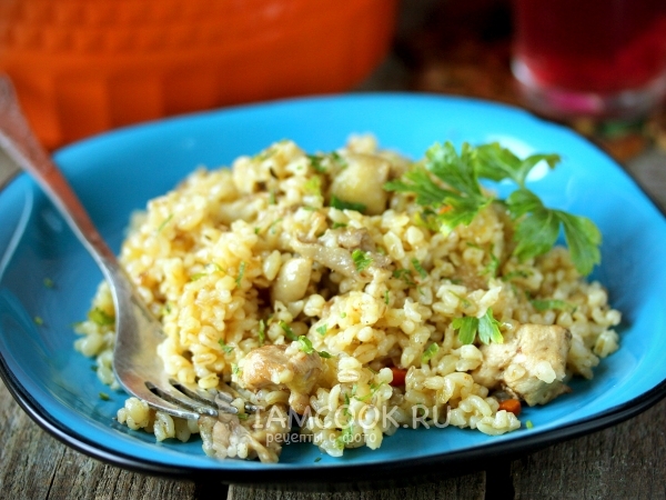 Рассыпчатый булгур с курицей, луком и морковью, рецепт с фото
