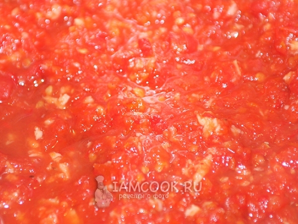 Острая аджика из помидоров на зиму, рецепт с фото