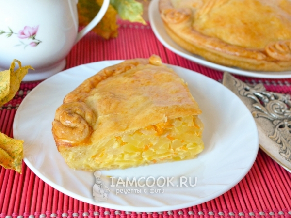 Пирог из слоеного теста с картошкой в духовке, рецепт с фото