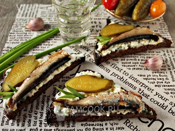 Бутерброды со шпротами с черным хлебом, рецепт с фото