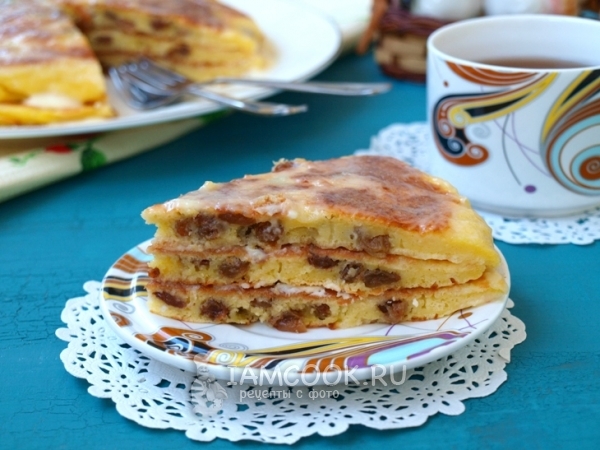 Толстые блины на кефире с изюмом, рецепт с фото