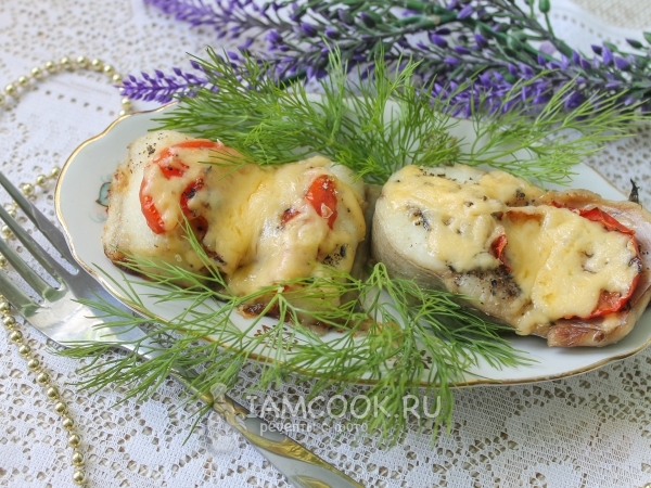 Стейки сома, запеченные в духовке, рецепт с фото