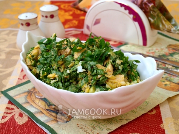 Салат из шпината с индейкой и яйцом, рецепт с фото