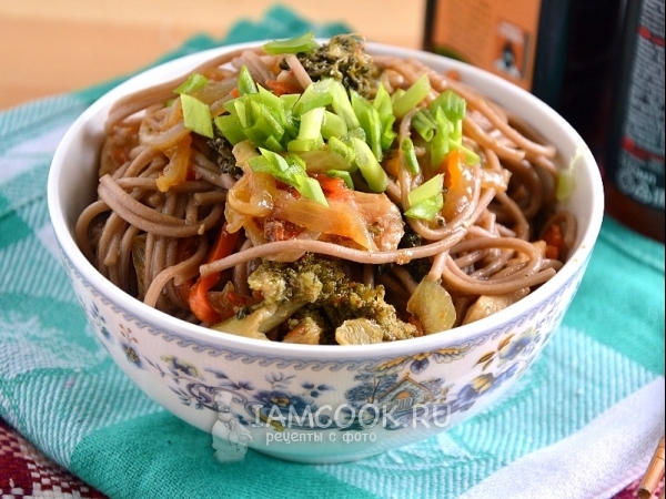 Лапша «вок» с курицей, рецепт с фото