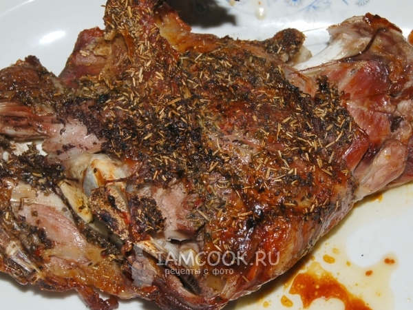 Баранья нога, запеченная в рукаве, рецепт с фото