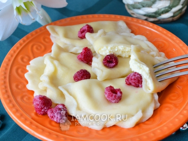 Вареники с творогом и яичными желтками, рецепт с фото