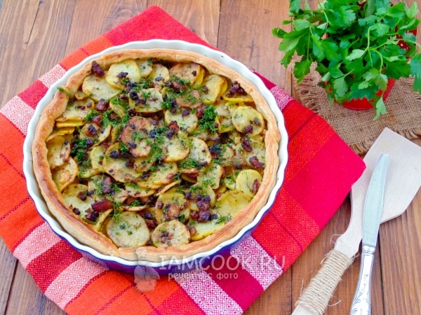 Картофельный пирог из слоеного теста, рецепт с фото