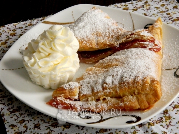 Пирог из слоеного теста с вареньем, рецепт с фото