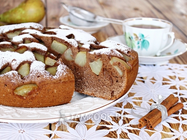 Шоколадная шарлотка с грушами в мультиварке, рецепт с фото