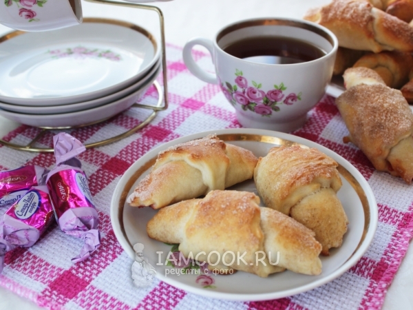 Рогалики дрожжевые с повидлом, рецепт с фото