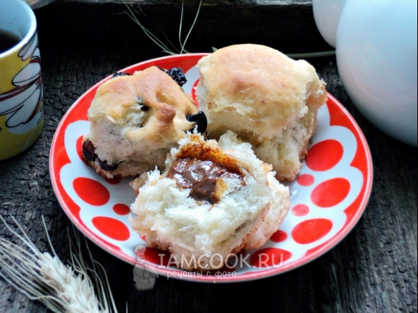 Булочки с изюмом и сгущенкой, рецепт с фото