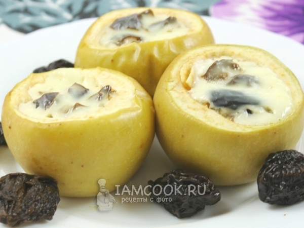Яблоки запеченные со сметанной заливкой и черносливом, рецепт с фото