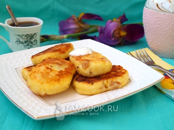 Сырники с манкой и изюмом, рецепт с фото