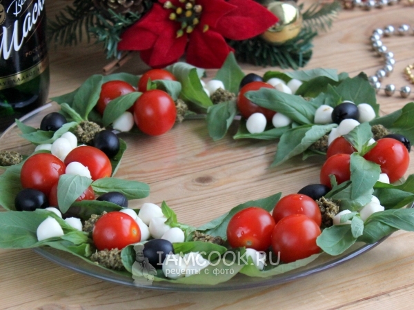 Капрезе «Новогодний венок», рецепт с фото