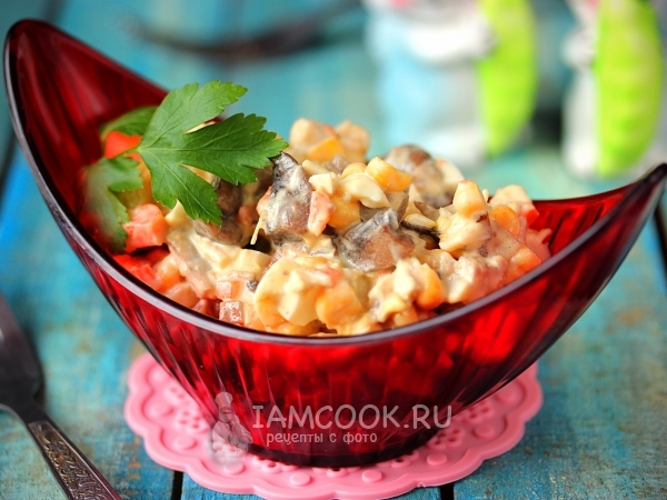 Салат «Каприз» с курицей и грибами, рецепт с фото