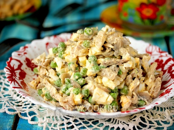 Грибной салат с курицей, рецепт с фото