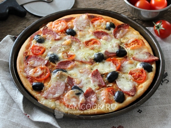 Пицца с моцареллой и колбасой, рецепт с фото