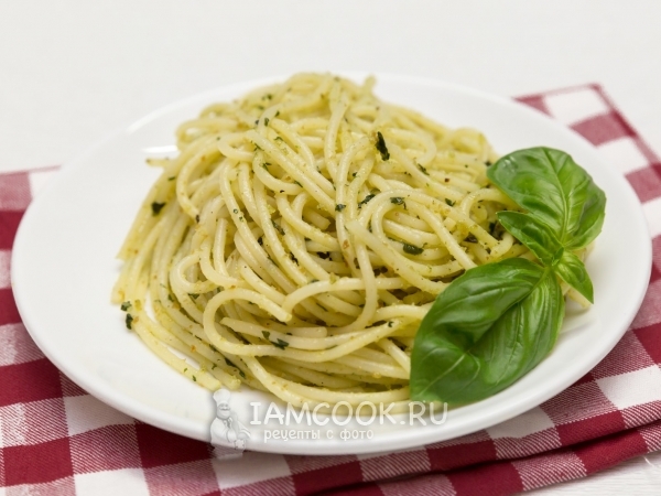 Спагетти с базиликом и сухарями, рецепт с фото