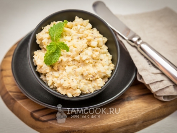 Яичный салат с пармезаном и медом, рецепт с фото