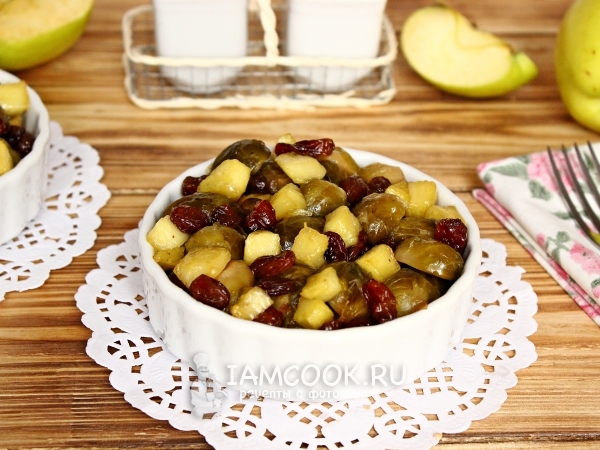 Брюссельская капуста с яблоками и изюмом, рецепт с фото