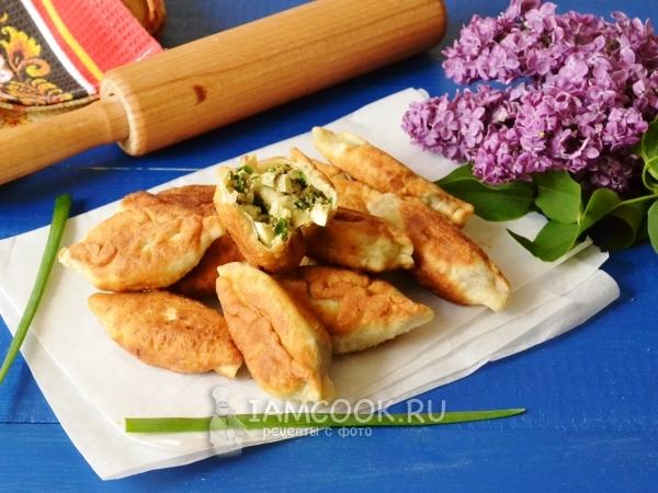 Быстрые пирожки с яйцом и луком, рецепт с фото