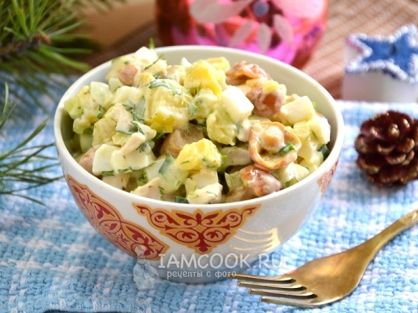 Салат с маринованными опятами и куриной грудкой, рецепт с фото