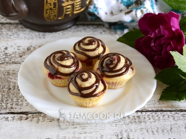 Маффины «конфетки» с брусникой, рецепт с фото