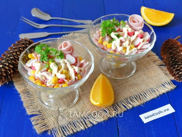 Салат с ветчиной и крабовыми палочками, рецепт с фото