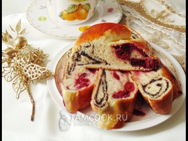 Рулет с маком и вишней, рецепт с фото