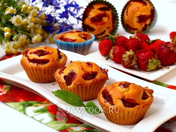 Маффины с клубникой, рецепт с фото