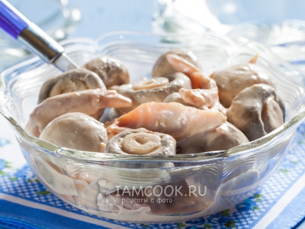 Салат с копченой курицей и шампиньонами, рецепт с фото