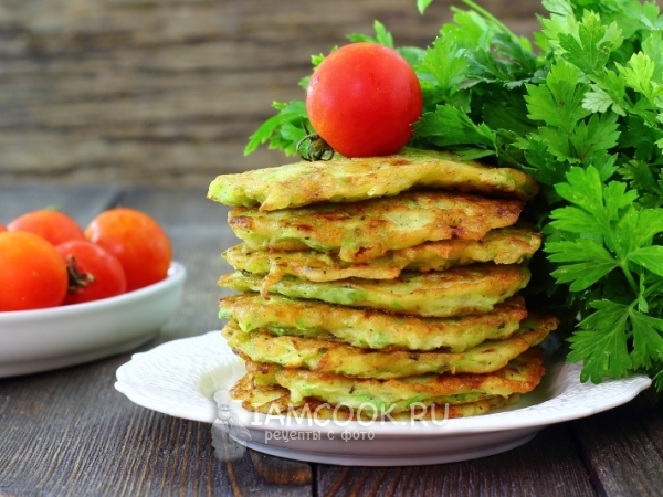 Оладьи из кабачков с чесноком, рецепт с фото