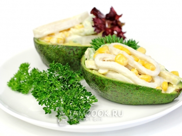 Салат с кальмарами и авокадо, рецепт с фото