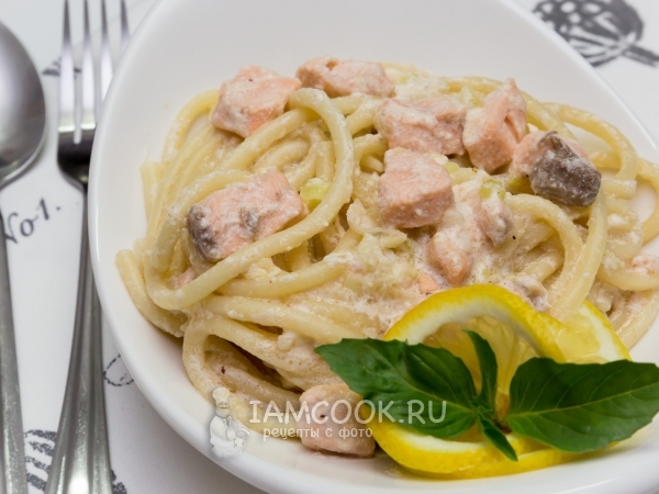 Паста с лососем в сливочном соусе, рецепт с фото